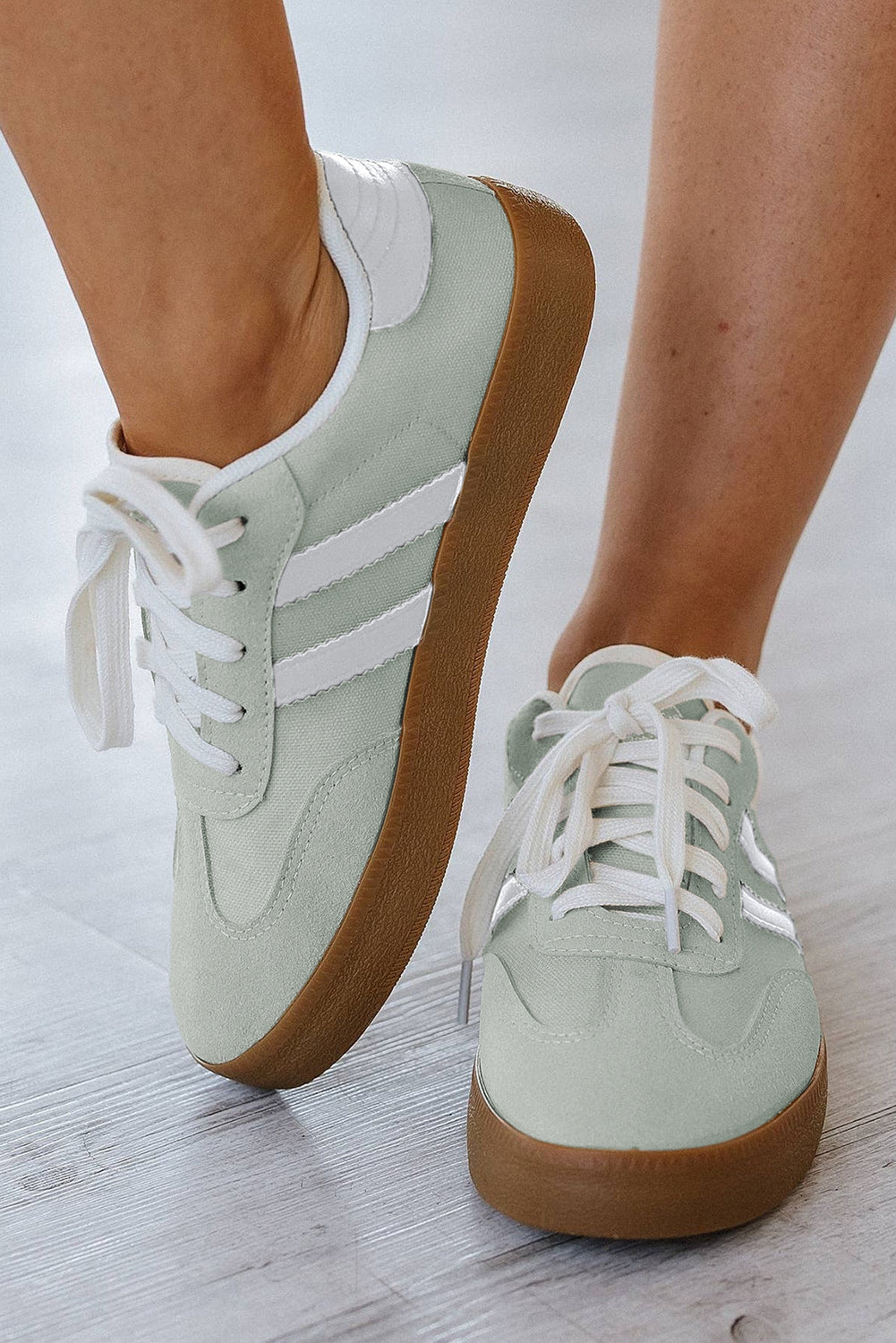 Women's white lace-up sneakers with flat sole for comfortable everyday wear - color beau bleu